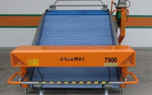 Самохідний електричний гусеничний комбайн для збору салатів Ortomec Herbex