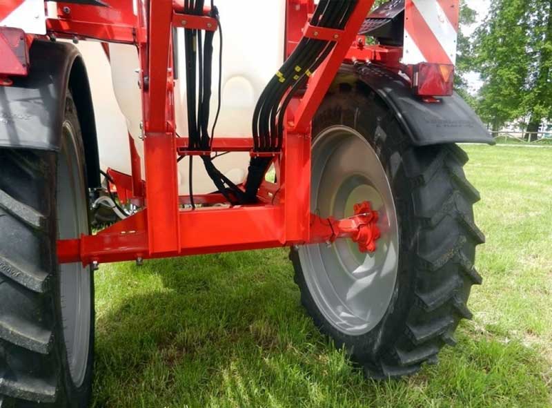 Польовий обприскувач Agromehanika AGS 2500-3000 EN HP