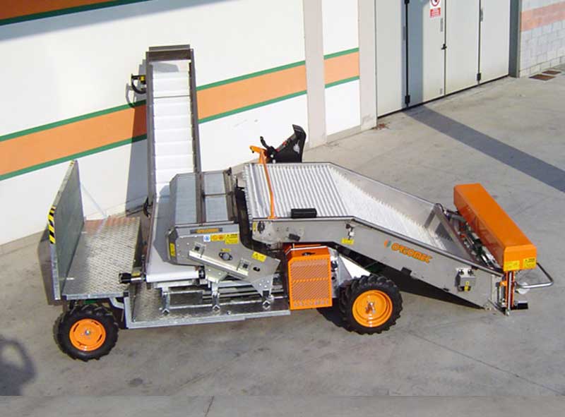 Самохідний комбайн для збору салатів Ortomec Herbex 8000