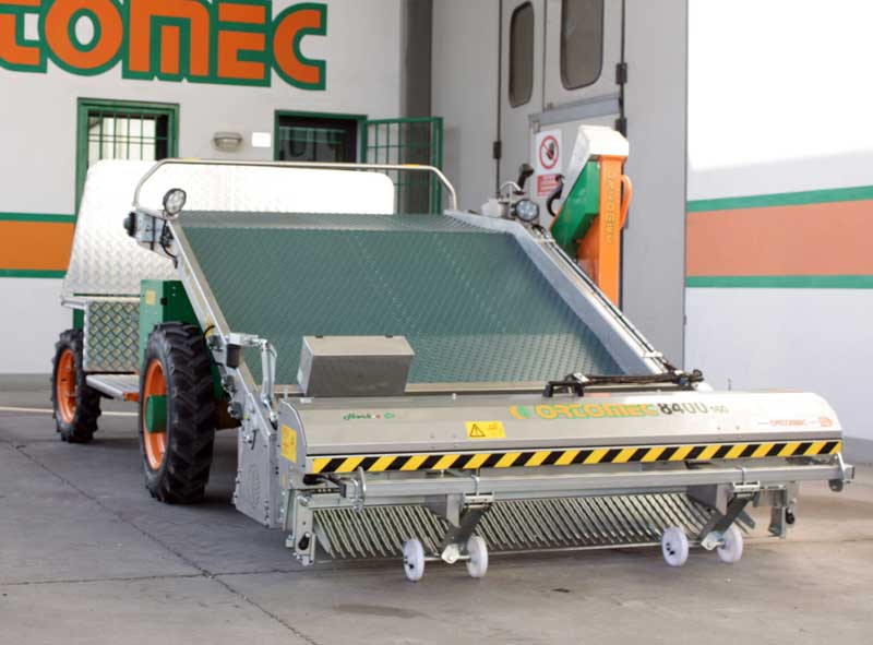 Самохідний електричний комбайн для збору салатів Ortomec Herbex 8400