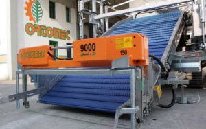 Самохідний гусеничний комбайн для збору салатів Ortomec Herbex 9000