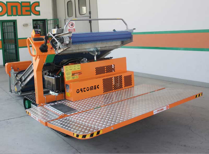 Самохідний гусеничний комбайн для збору салатів Ortomec Lattuga 7200