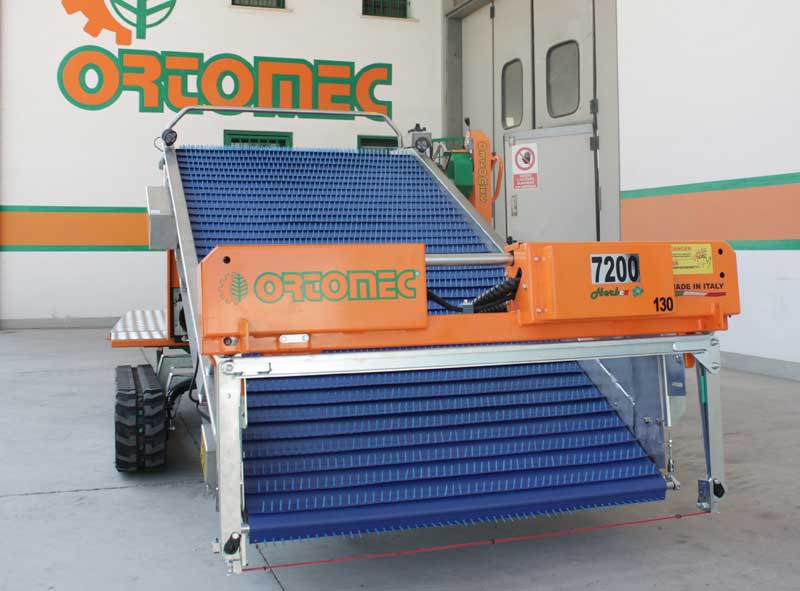 Самохідний гусеничний комбайн для збору салатів Ortomec Lattuga 7200