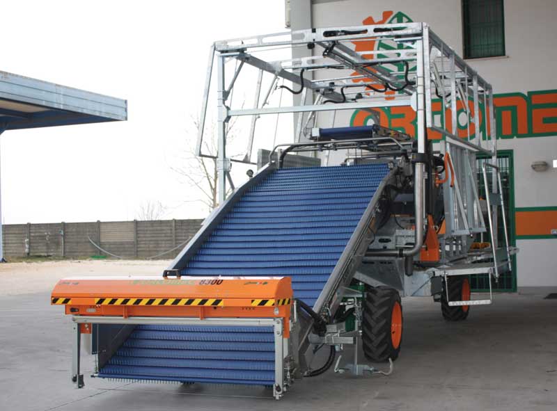 Самохідний повнопривідний комбайн для збору салатів Ortomec Lattuga 8300